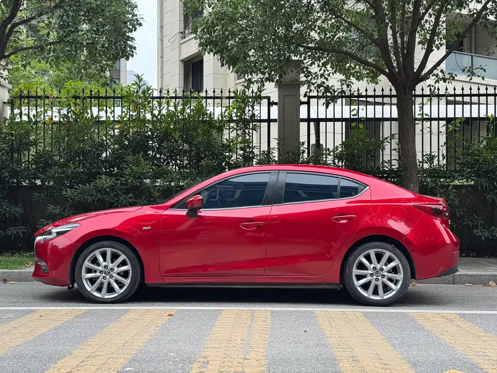Mazda Mazda3 3 2019 2.0L AT Luxury V