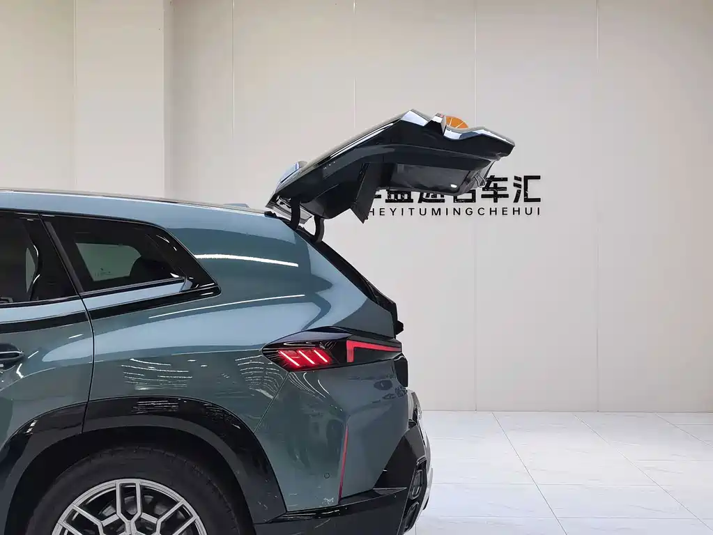 BMW XM — миниатюра 11