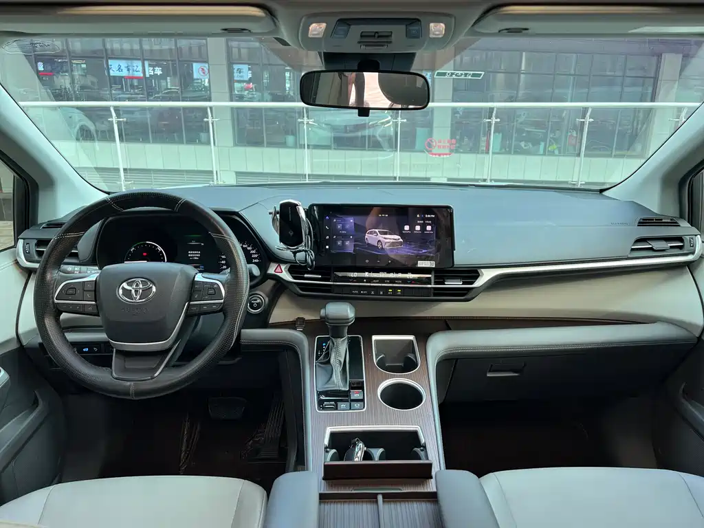 Toyota Granvia 2024 2.5L Comfort