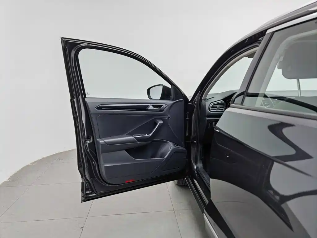 Volkswagen T-Roc — миниатюра 8