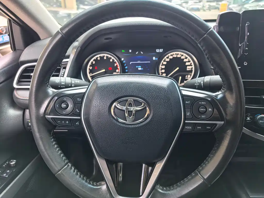 Toyota Camry — миниатюра 8