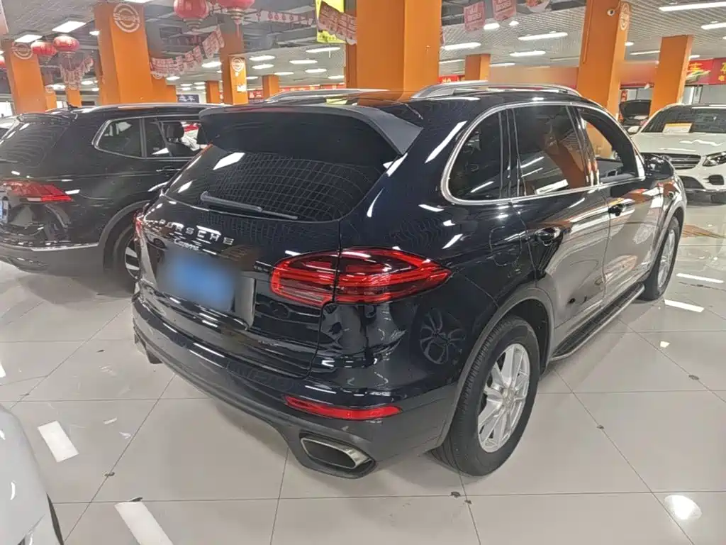 Porsche Cayenne — миниатюра 7
