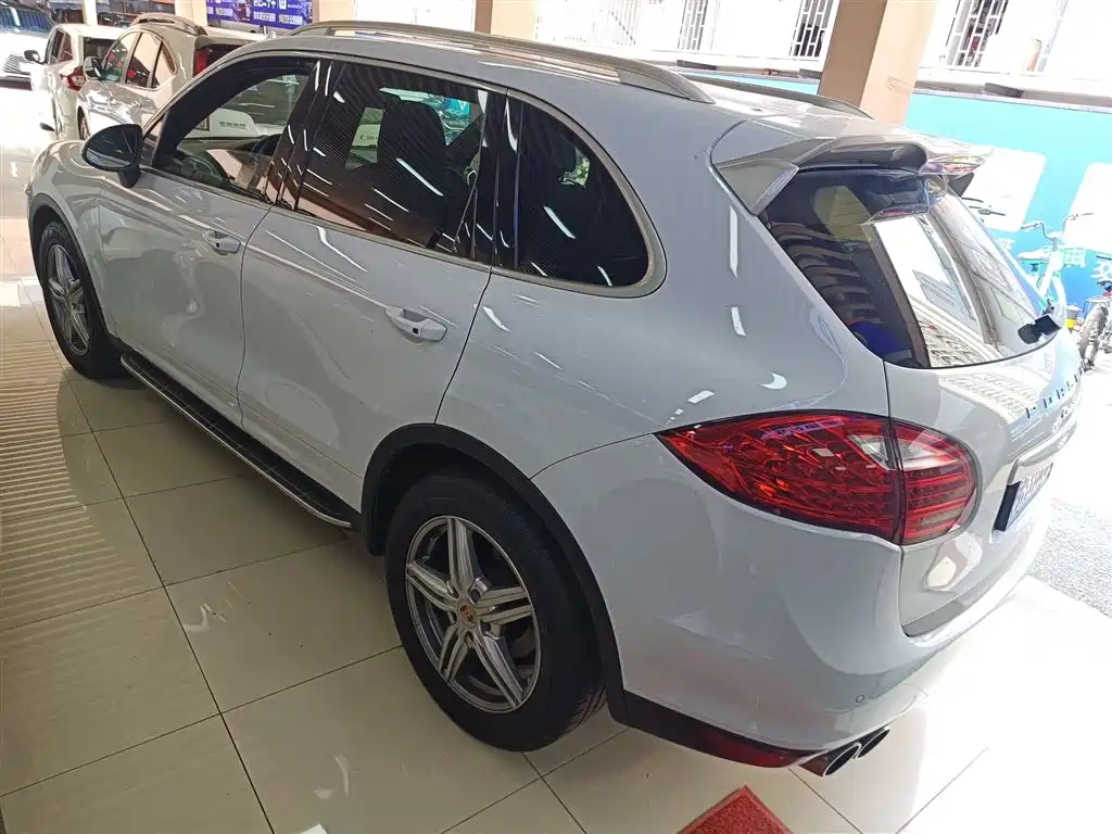 Porsche Cayenne 2014 Cayenne Platinum Edition 3.0T