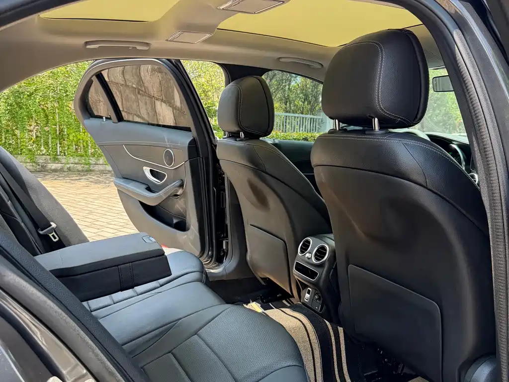 Mercedes-Benz C-Class — миниатюра 10