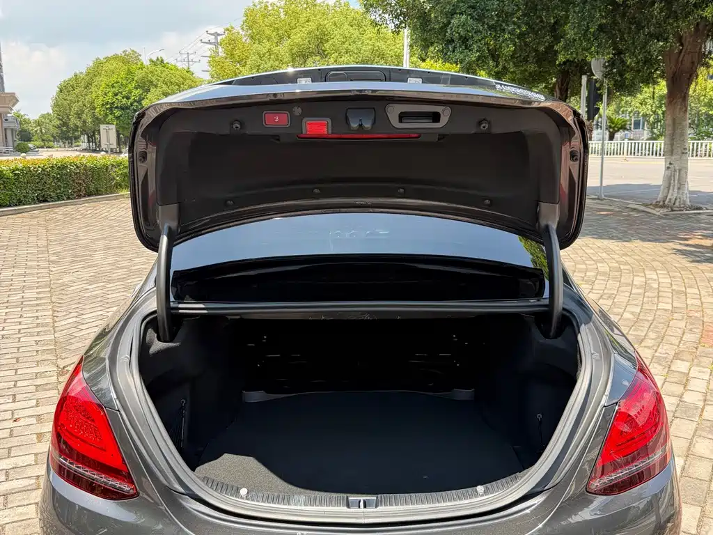 Mercedes-Benz C-Class — миниатюра 16