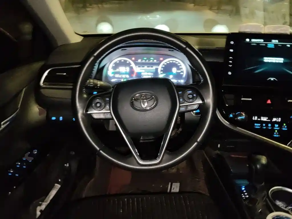 Toyota Camry — миниатюра 3