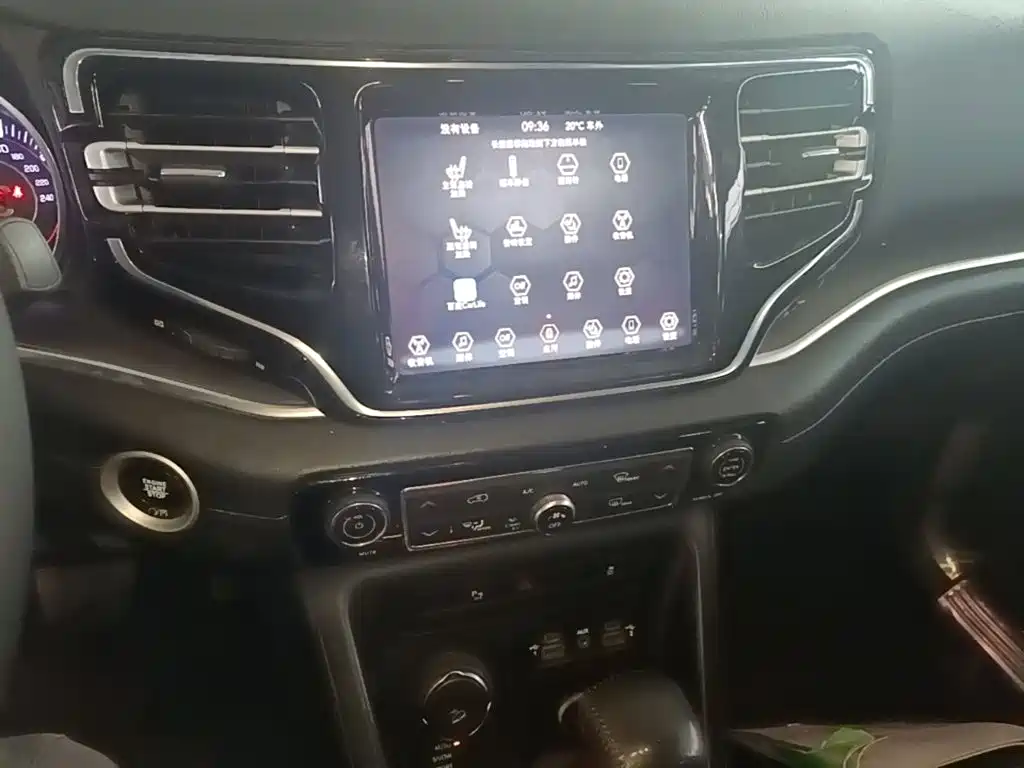 Jeep Grand Commander — миниатюра 13