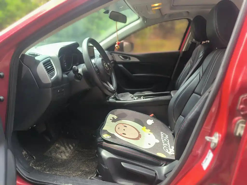 Mazda Mazda3 3 2017 1.5L AT Luxury V
