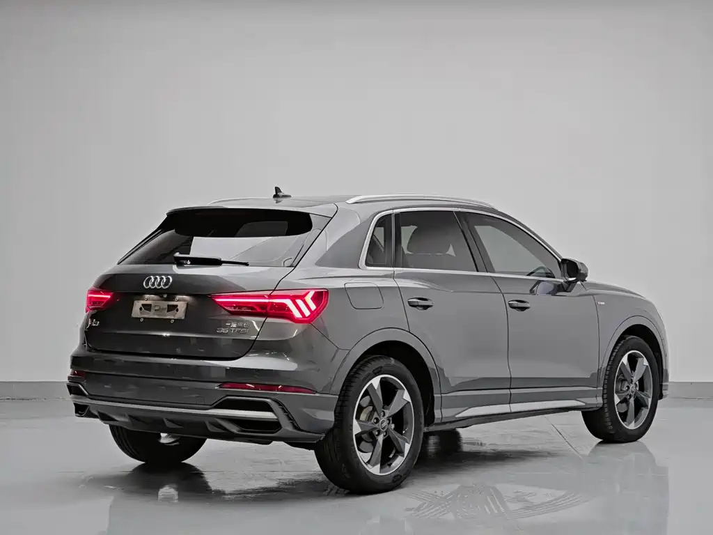 Audi Q3 2023 35 TFSI Fashion (1.4T)