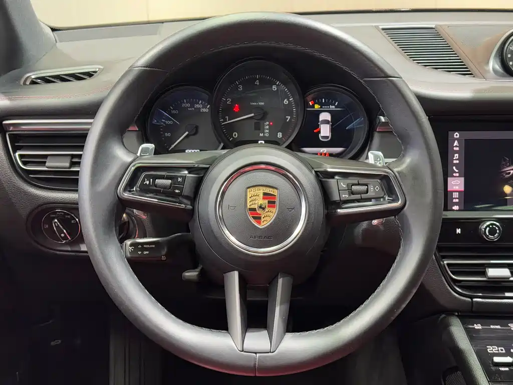 PORSCHE MACAN