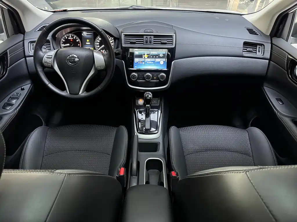 Nissan Tiida — миниатюра 8