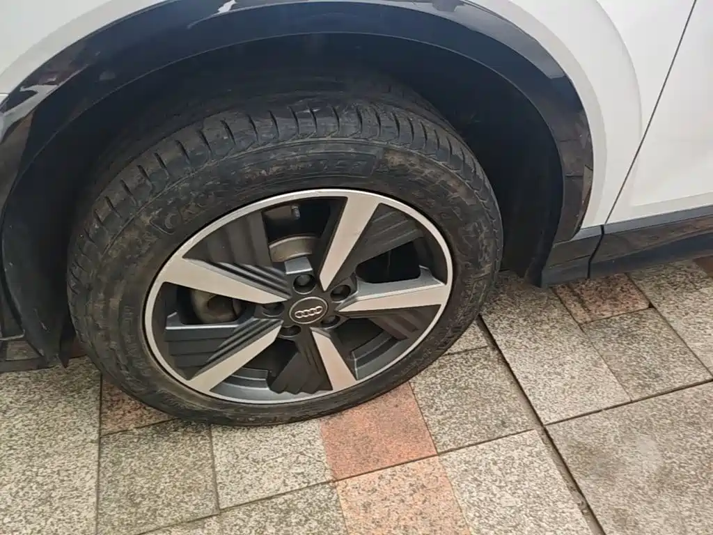 Audi Q2L e-tron — миниатюра 23