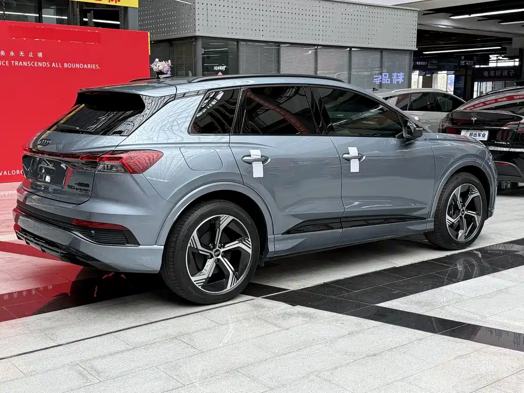Audi Q4 e-tron 2024 — фото 4