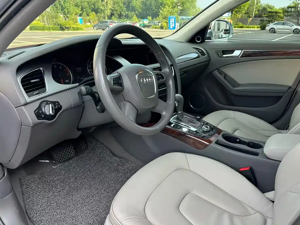 Audi A4L 2011 2.0 TFSI Luxury