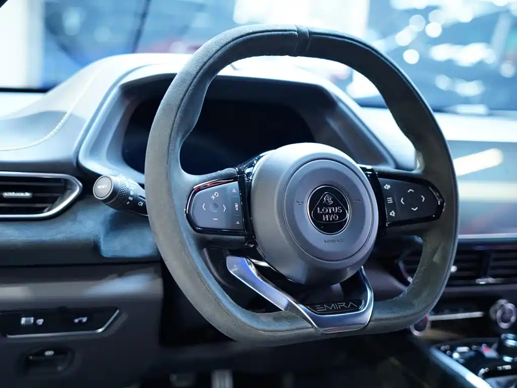 Lotus Emira — миниатюра 32