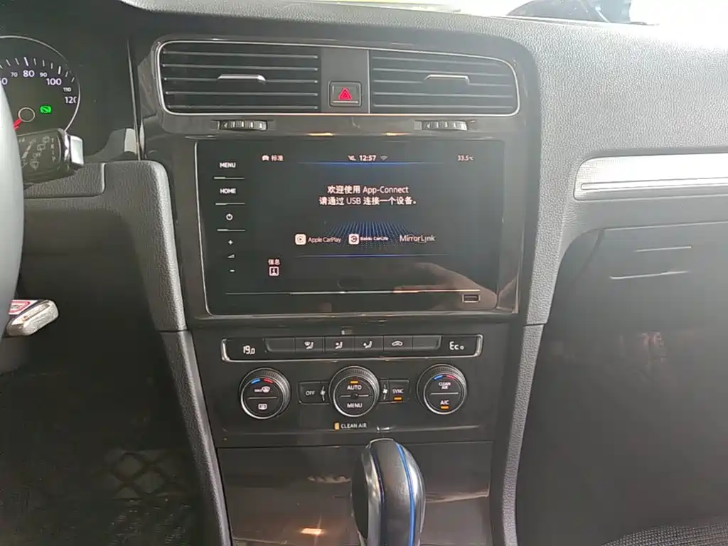 Volkswagen Golf EV — миниатюра 13