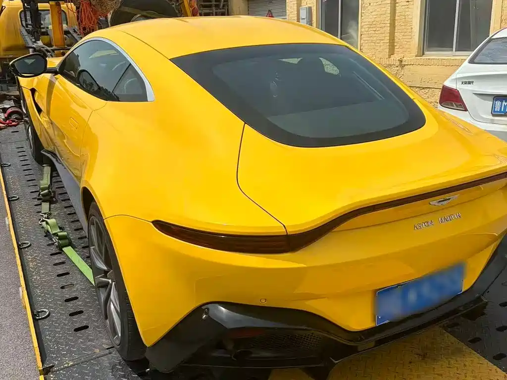 Aston Martin V8 Vantage 2018 4.0T V8 Coupe