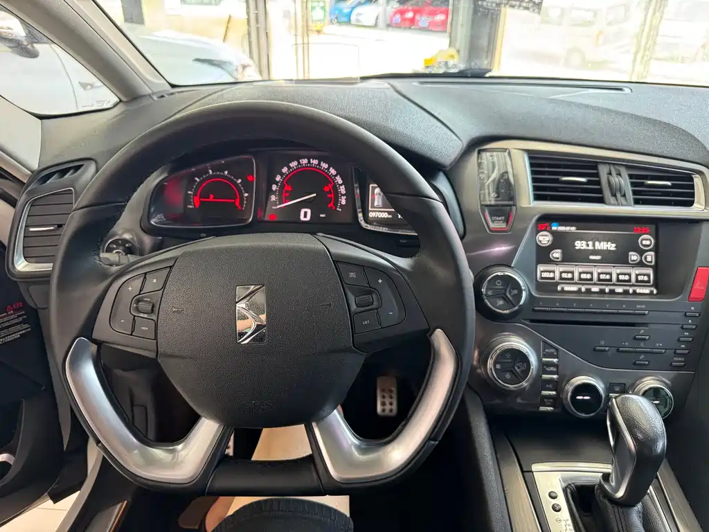 DS 5 2013 1.6T Luxury THP200