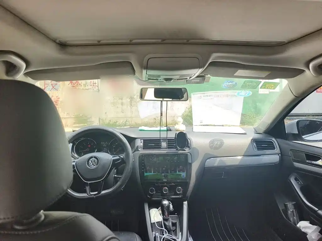 Volkswagen Sagitar 2015 1.6L AT Comfort