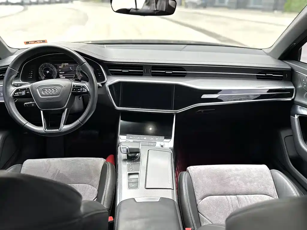 Audi A6L - фото 7