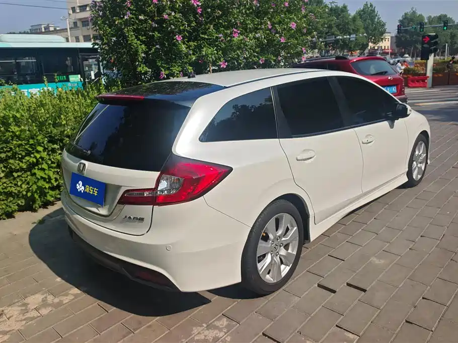 Honda Jade 2016 1.8L AT Comfort Elite 5 мест