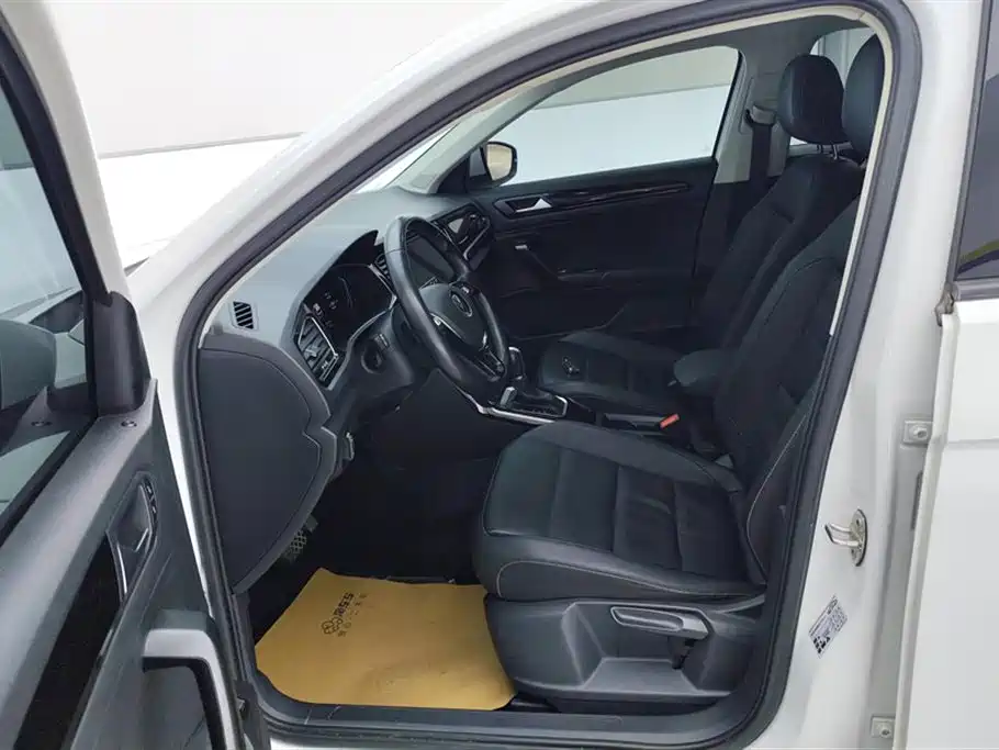 VOLKSWAGEN T ROC EXPLORING SONGS