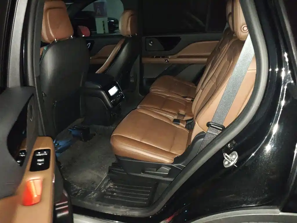 Lincoln Aviator — миниатюра 18