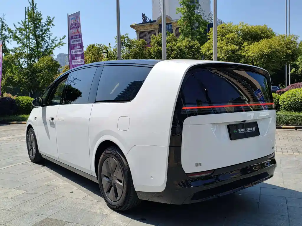 Li Auto MEGA 2025 Home