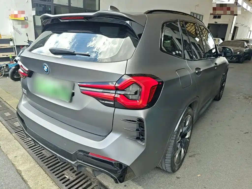 BMW iX3