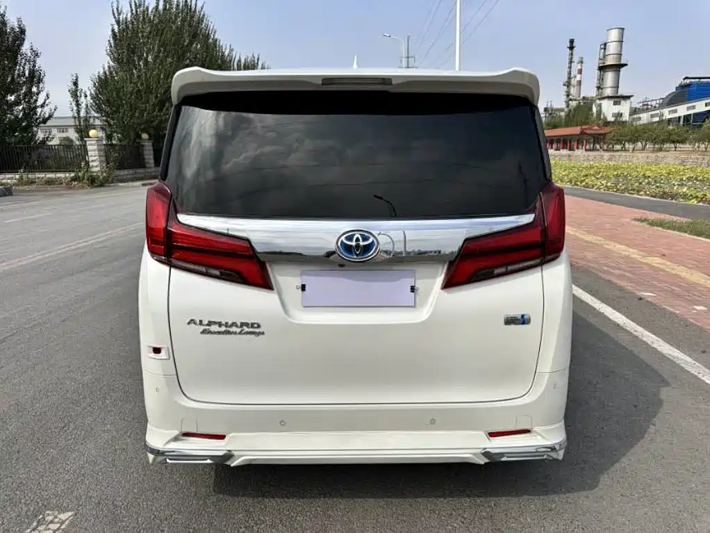 Toyota Alphard — миниатюра 17