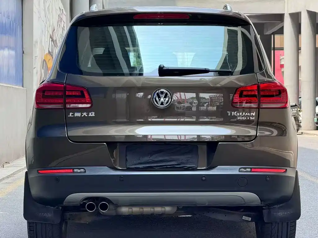Volkswagen Tiguan 2015 1.8TSI AT Luxury