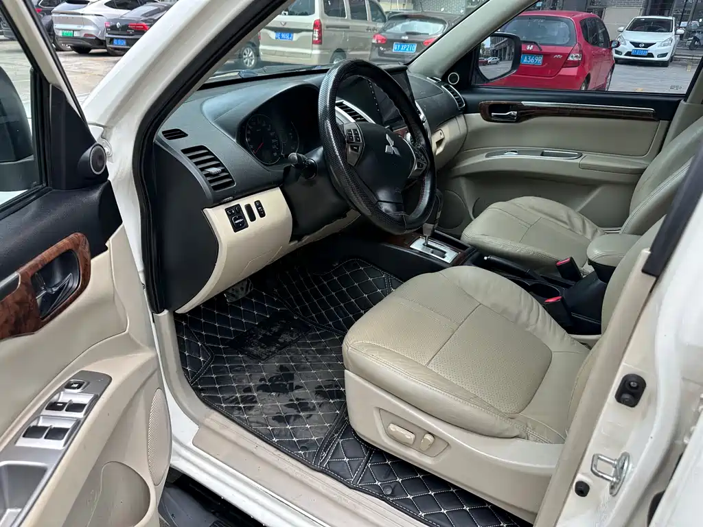 Mitsubishi Pajero Sport 3.0L Auto 2WD Luxury Edition, фото 12