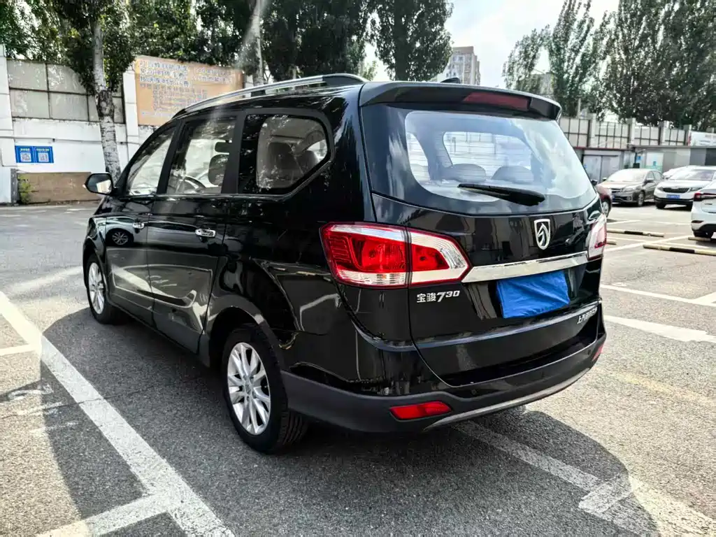 Baojun 730 2014 1.5L MT Comfort 7 мест