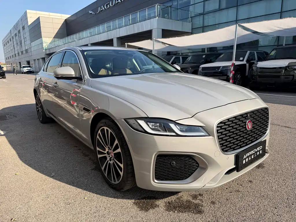 Jaguar XFL — миниатюра 6