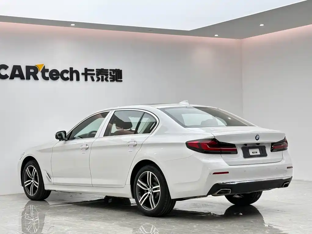 BMW 5 Series — миниатюра 3
