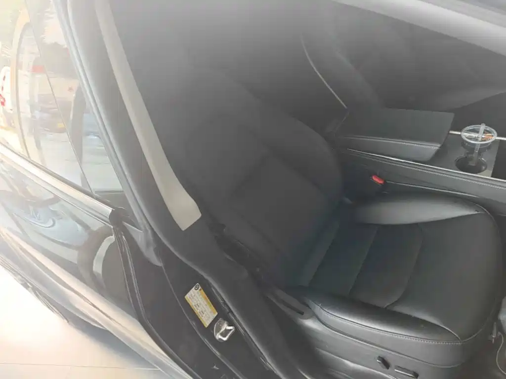 Tesla Model Y — миниатюра 25
