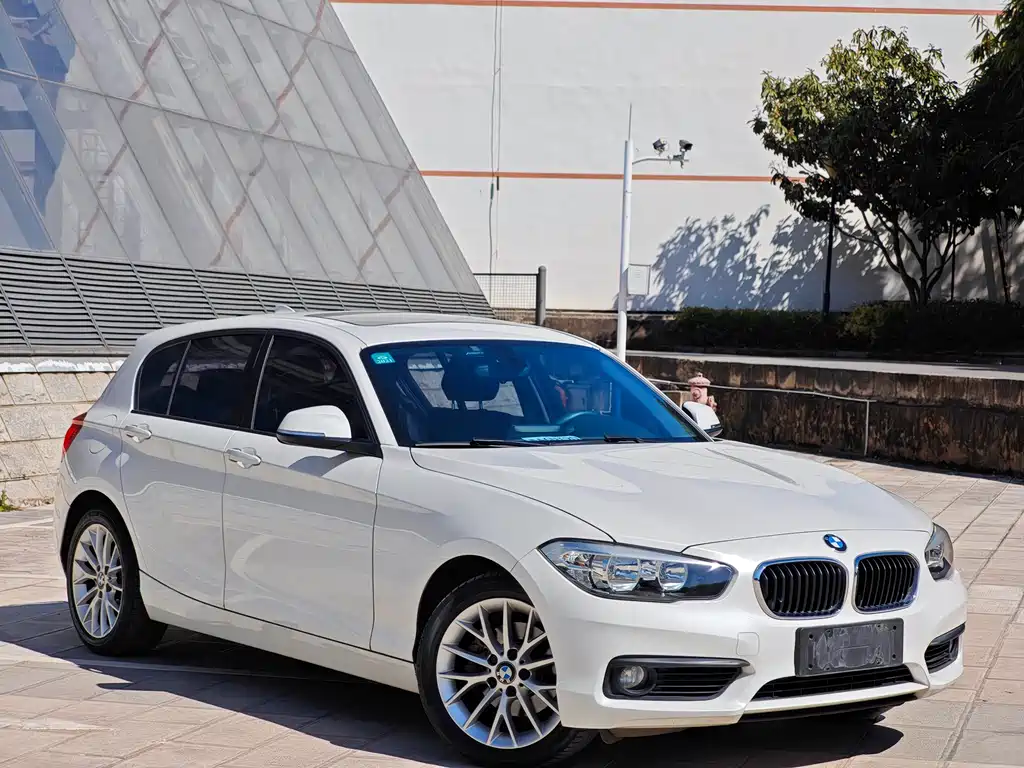 BMW 1 SERIES