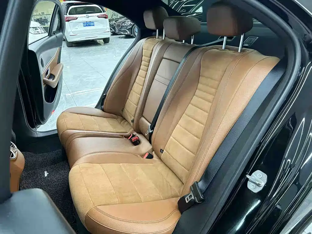 Mercedes-Benz E-Class — миниатюра 14