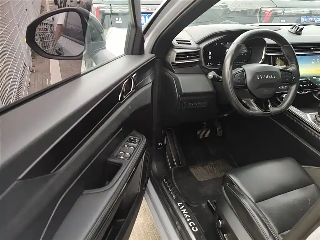 Lynk & Co 01 - фото 12