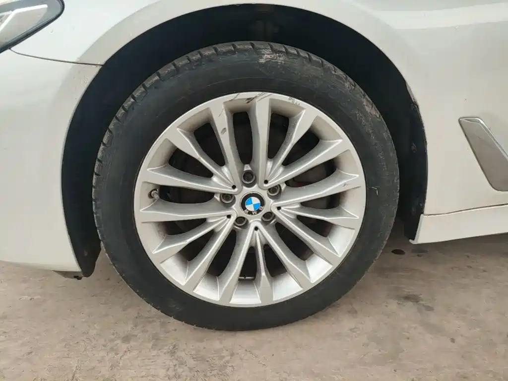 BMW 5 Series — миниатюра 23
