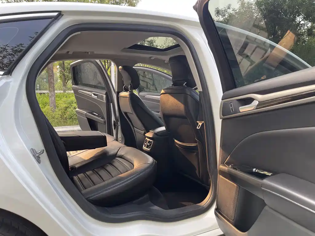 Ford Mondeo — миниатюра 5