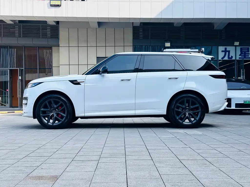 Land Rover Range Rover Sport 2025 400PS Dynamic SE