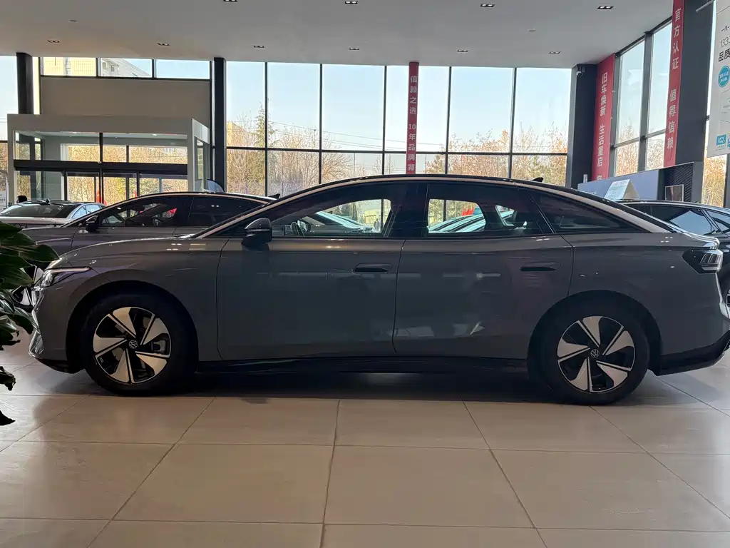 VOLKSWAGEN ID.7 VIZZION