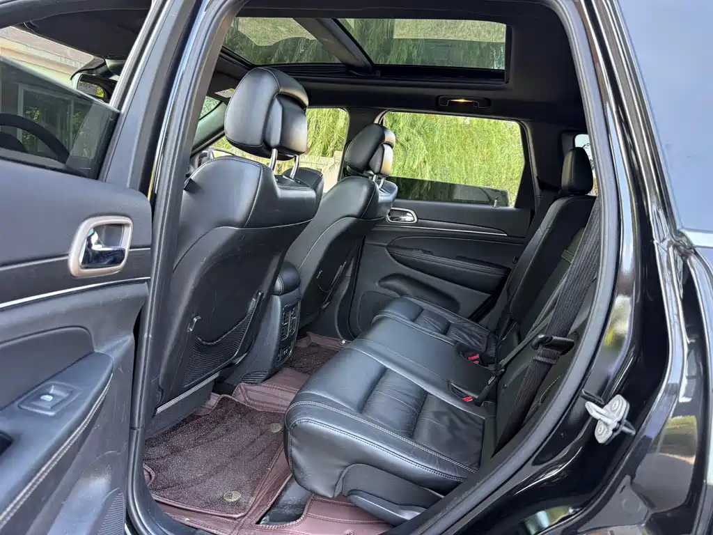 Jeep Grand Cherokee (Import) — миниатюра 8