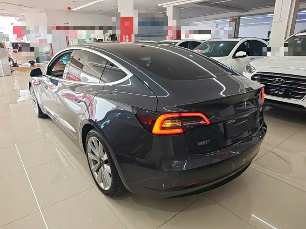 Tesla Model 3 — миниатюра 5