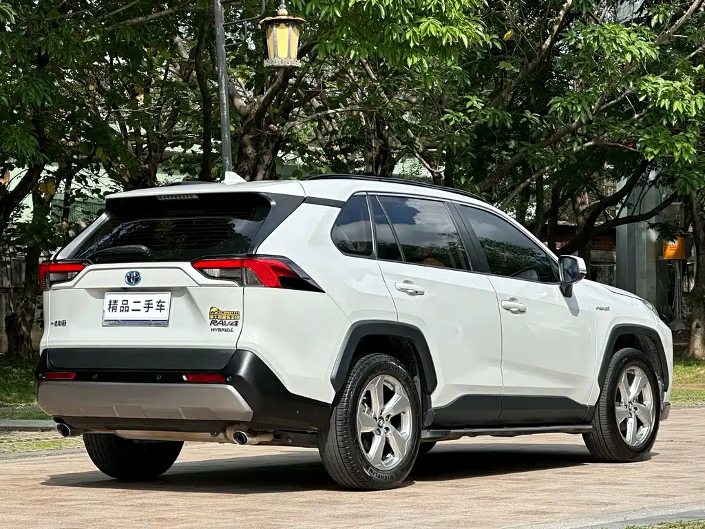 Toyota RAV4 — миниатюра 9
