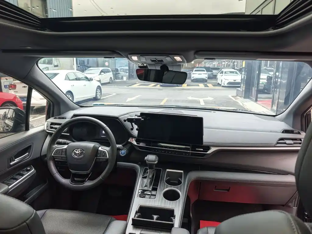 Toyota Sienna — миниатюра 15