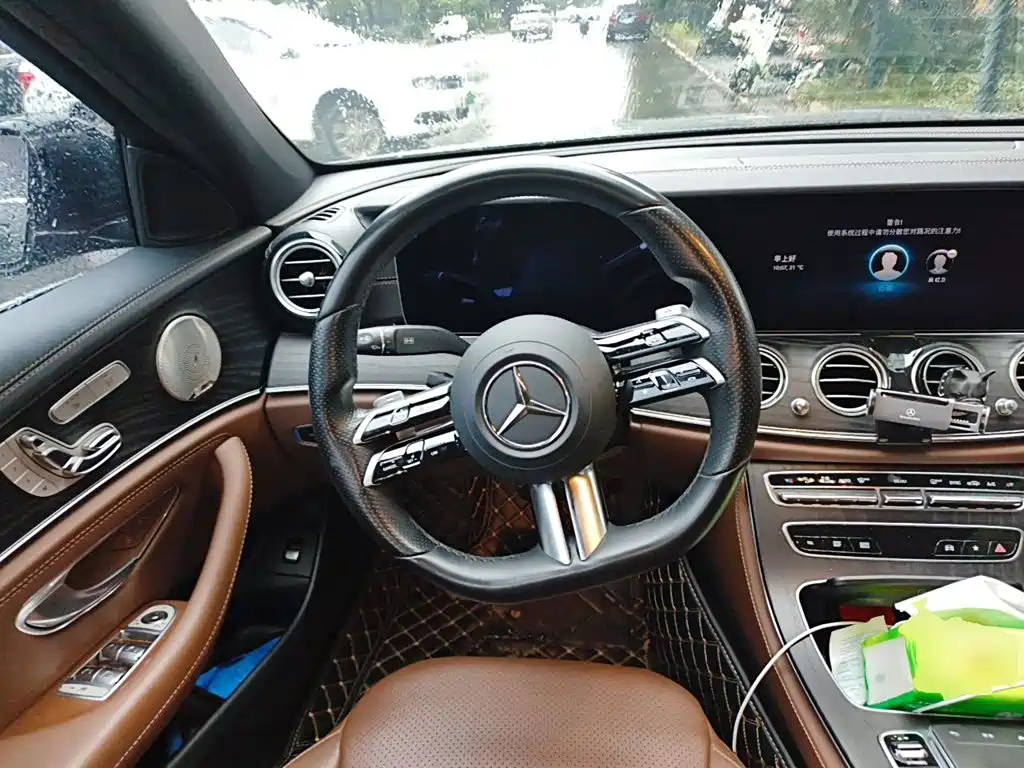Mercedes-Benz E-Class — миниатюра 11