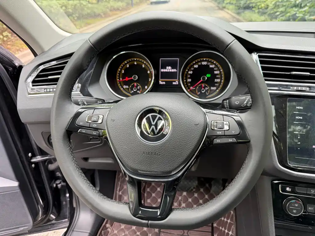 Volkswagen Tiguan L — миниатюра 6