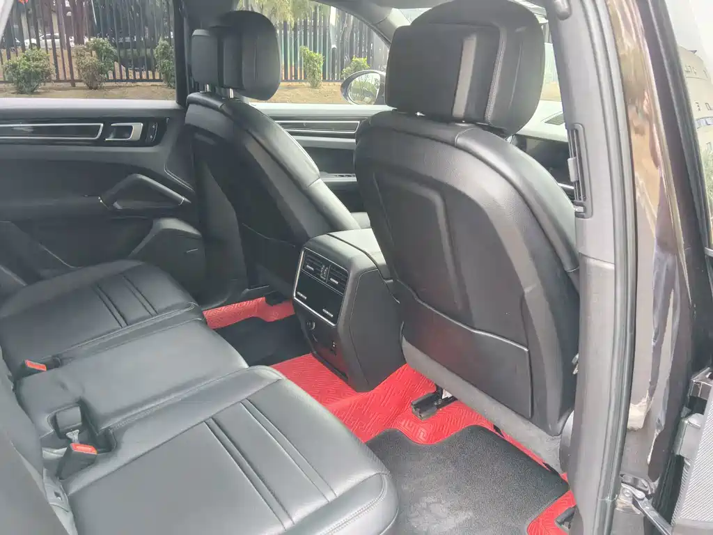 Porsche Cayenne — миниатюра 9